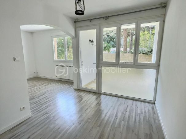 A louer APPARTEMENT T3 82 M2 TERRASSE BORD DE MER SETE