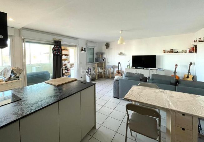 A louer APPARTEMENT T3 66 M2 BORD DE MER SETE