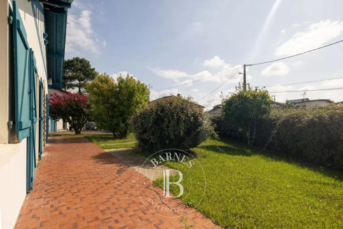 A vendre CHARMANTE MAISON 200 M² A RENOVER ANGLET BLANPIGNON