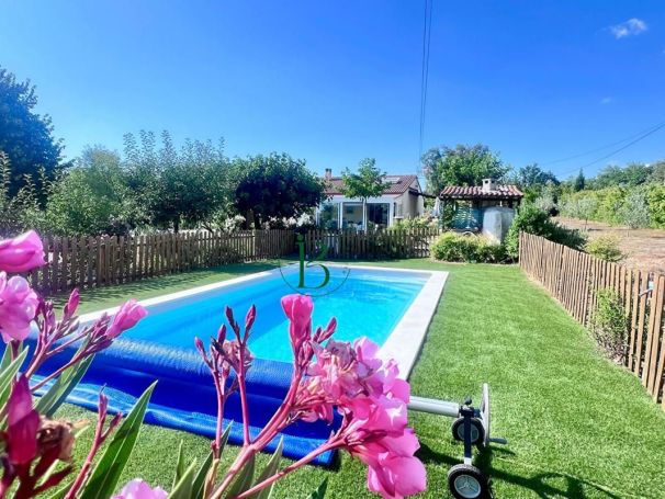 A louer MAISON  5 PIECES 104 M2  LA VERDIERE