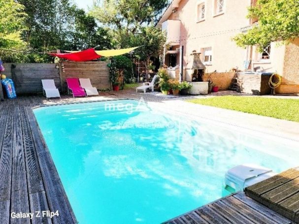 A louer MAISON  6 PIECES 175 M2 BORD DE MER MESSANGES