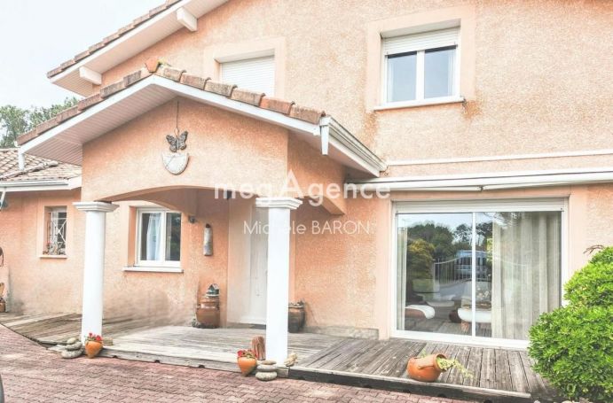 A louer MAISON  6 PIECES 175 M2 BORD DE MER MESSANGES