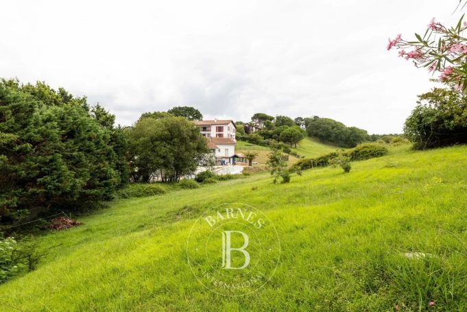 A vendre TERRAIN CONSTRUCTIBLE 925 M² URRUGNE PLAGE DE SOCOA / PROCHE SAINT JEAN DE LUZ