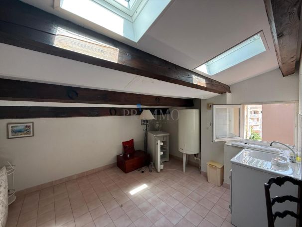 A vendre STUDIO  20 M2 BORD DE MER FREJUS