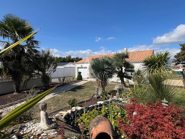 A vendre MAISON  4 PIECES 93 M2 BORD DE MER LONGEVILLE SUR MER