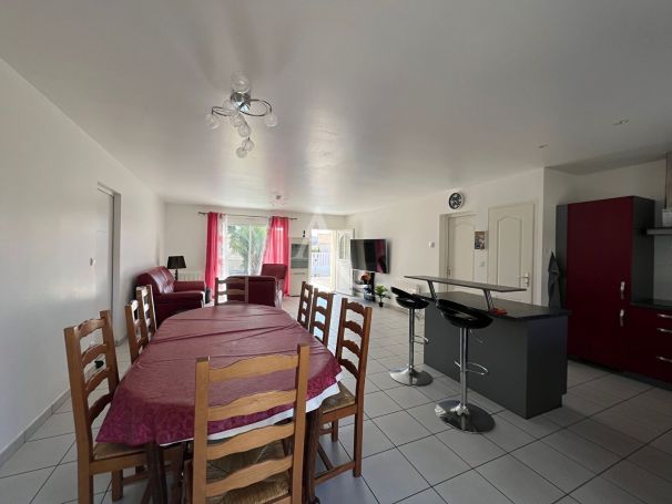 A vendre MAISON  4 PIECES 93 M2 BORD DE MER LONGEVILLE SUR MER