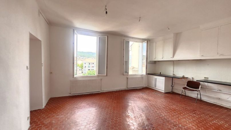A louer APPARTEMENT T4 66 M2 BORD DE MER LA CIOTAT