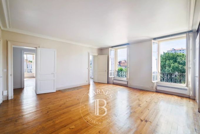 A vendre BEL APPARTEMENT T4  ENTRE SAINT-CHARLES ET LE CENTRE-VILLE  BIARRITZ
