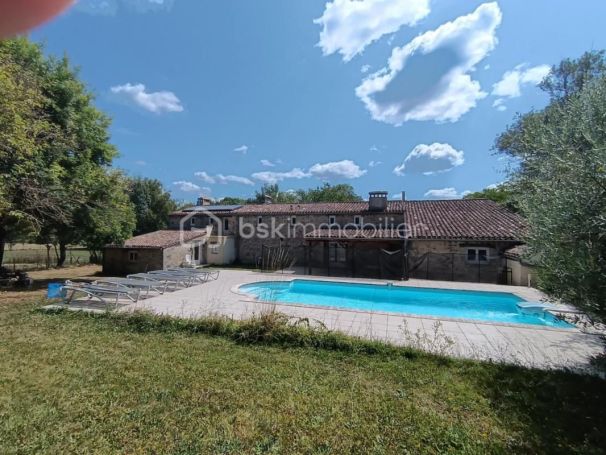 A louer LONGèRE  10 PIECES 294 M2  VERAC