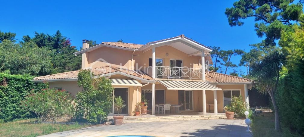 A louer MAISON  7 PIECES 185 M2 BORD DE MER LEGE CAP FERRET