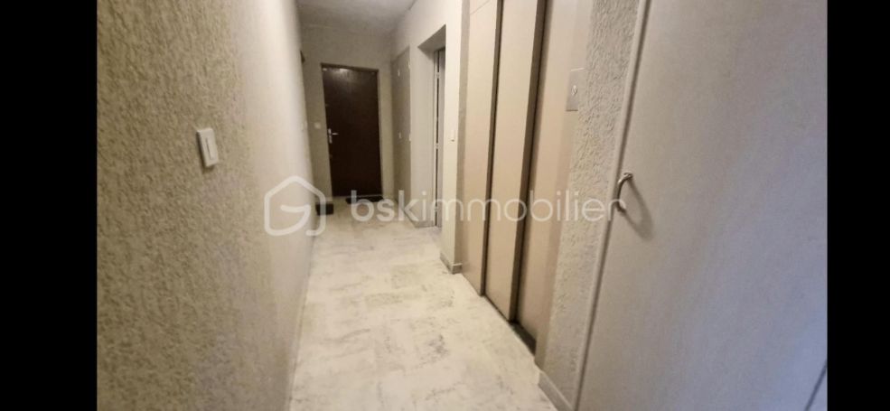 A louer APPARTEMENT T2 37 M2 TERRASSE BORD DE MER TOULON
