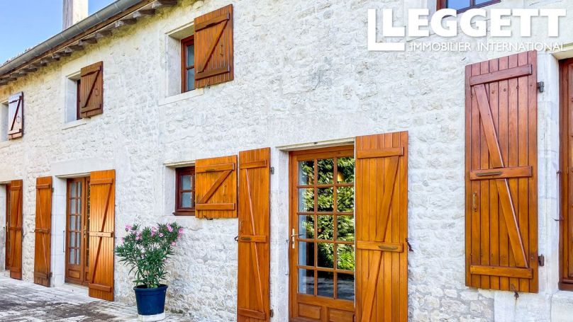A louer LONGèRE  8 PIECES 250 M2  SAINT MARTIN DE JUILLERS