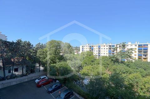 A louer APPARTEMENT T3 67 M2 TERRASSE BORD DE MER ANTIBES