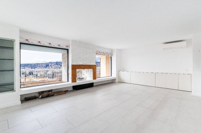 A louer APPARTEMENT DE PRESTIGE T5 213 M2 TERRASSE VUE MER NICE