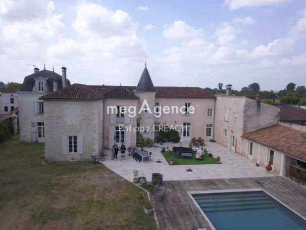 A louer MAISON  DE MAîTRE  SAINT JULIEN DE L ESCAP