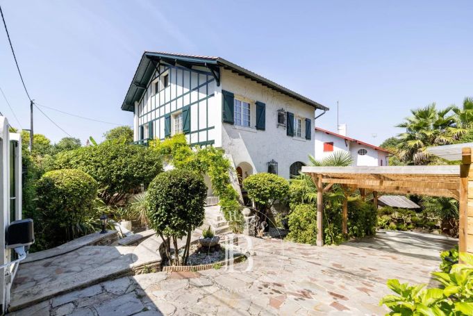 A vendre belle MAISON NEO BASQUE ANNEES 30 7 PIECES BIARRITZ PARC D'HIVER