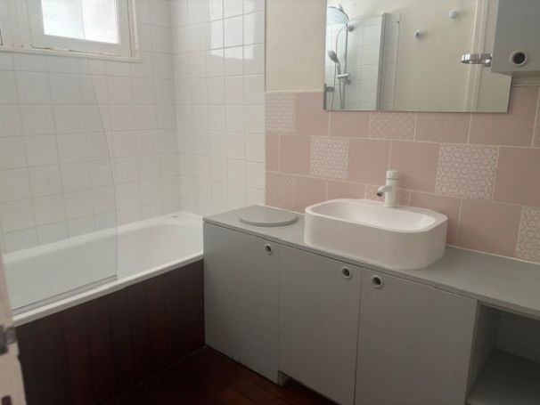 A louer APPARTEMENT T5 91 M2  LISIEUX