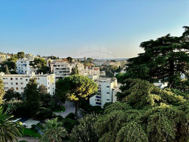 A louer APPARTEMENT DE PRESTIGE T2 70 M2 TERRASSE VUE MER NICE