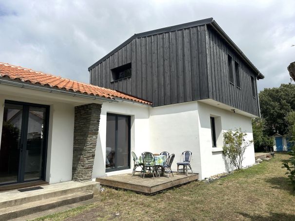 A vendre MAISON  5 PIECES 140 M2 BORD DE MER SAINT HILAIRE DE RIEZ