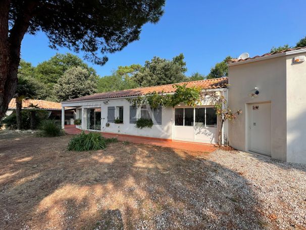 A vendre MAISON  12 PIECES 220 M2 BORD DE MER JARD SUR MER