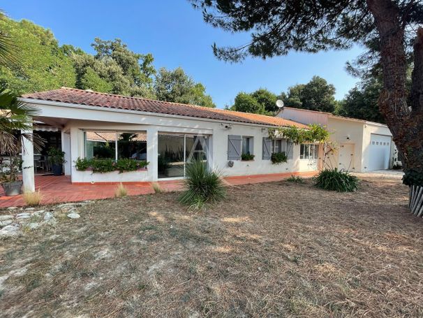 A vendre MAISON  12 PIECES 220 M2 BORD DE MER JARD SUR MER