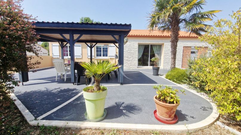 A vendre MAISON  5 PIECES 145 M2 BORD DE MER TALMONT SAINT HILAIRE