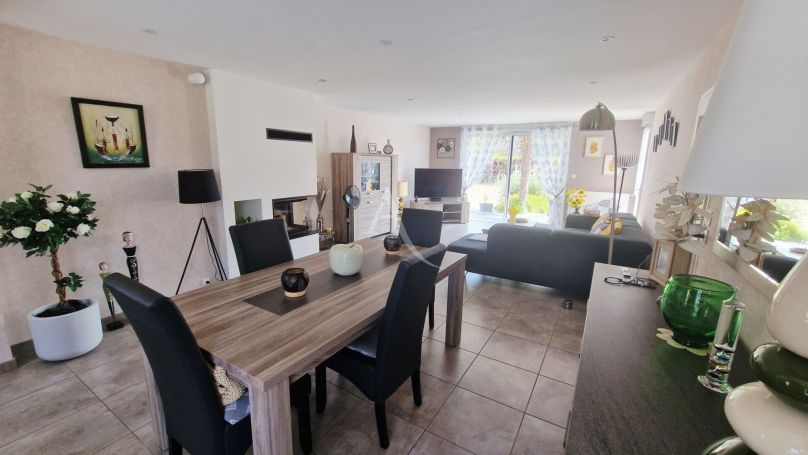 A vendre MAISON  5 PIECES 145 M2 BORD DE MER TALMONT SAINT HILAIRE