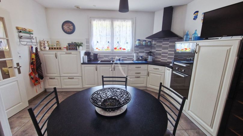 A vendre MAISON  5 PIECES 145 M2 BORD DE MER TALMONT SAINT HILAIRE