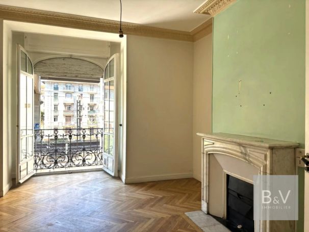 APPARTEMENT T3 61 M2 BORD DE MER NICE