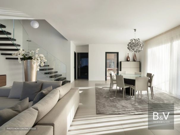 APPARTEMENT DUPLEX DE PRESTIGE T4 110 M2 TERRASSE BORD DE MER ANTIBES