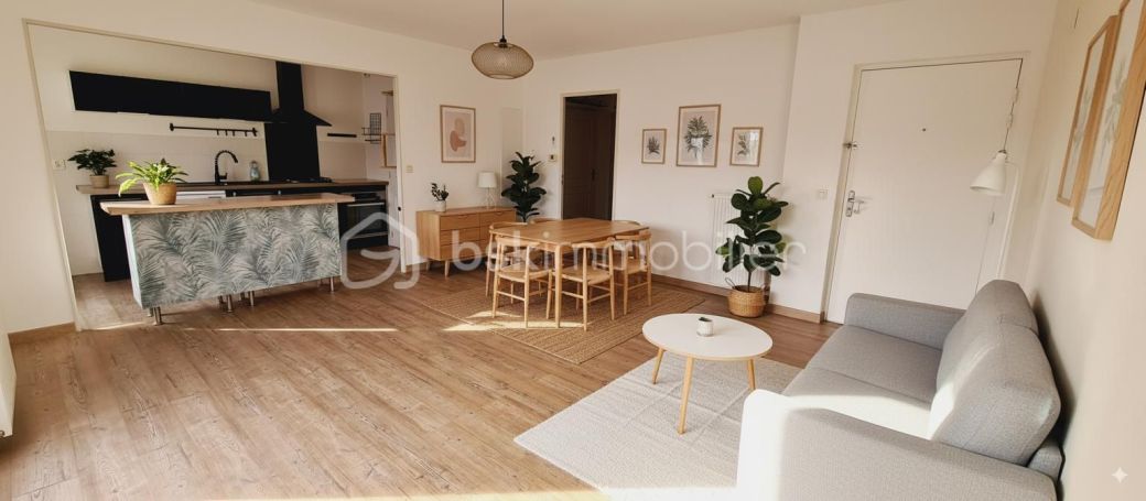 A louer APPARTEMENT T3 65 M2 TERRASSE BORD DE MER LA SEYNE SUR MER