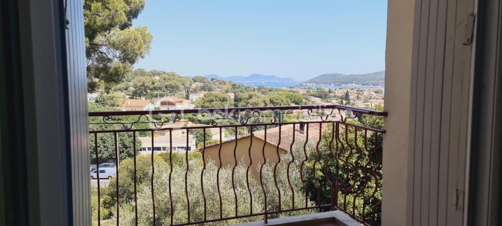 A louer APPARTEMENT T3 60 M2 TERRASSE VUE MER LA SEYNE SUR MER