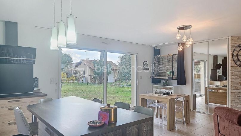 A louer MAISON  CONTEMPORAINE BORD DE MER SALLES