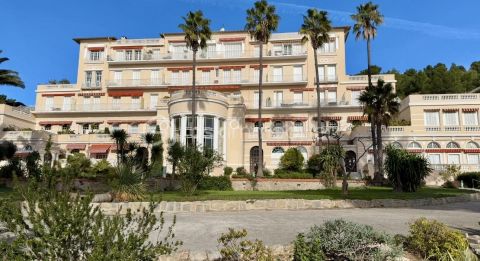 A louer STUDIO  18 M2 VUE MER HYERES