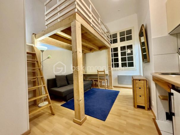 A louer STUDIO  18 M2 VUE MER HYERES