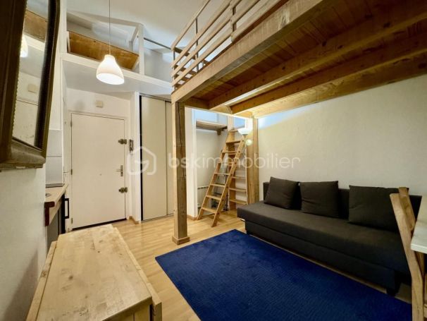 A louer STUDIO  18 M2 VUE MER HYERES