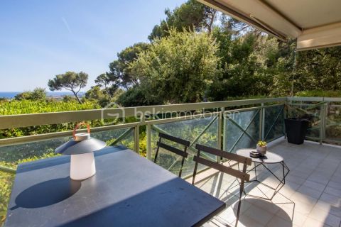 A louer APPARTEMENT DE PRESTIGE T3 62 M2 TERRASSE VUE MER LA SEYNE SUR MER