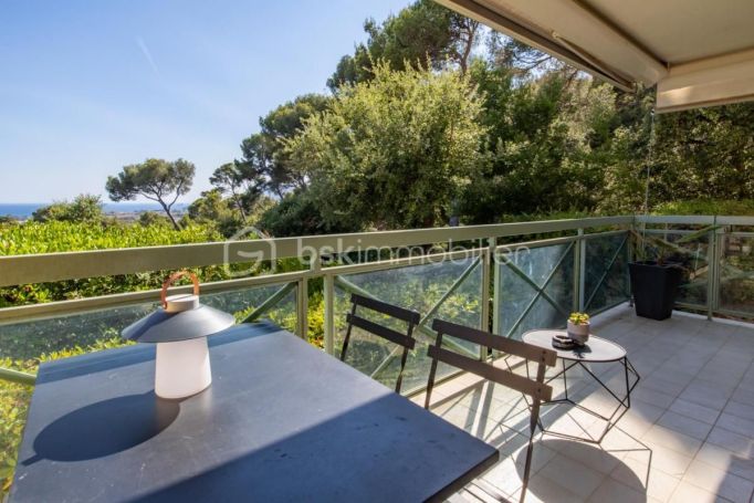 A louer APPARTEMENT DE PRESTIGE T3 62 M2 TERRASSE VUE MER LA SEYNE SUR MER