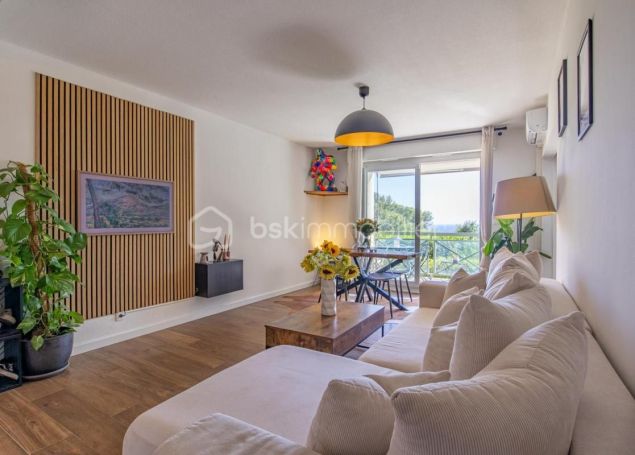 A louer APPARTEMENT DE PRESTIGE T3 62 M2 TERRASSE VUE MER LA SEYNE SUR MER