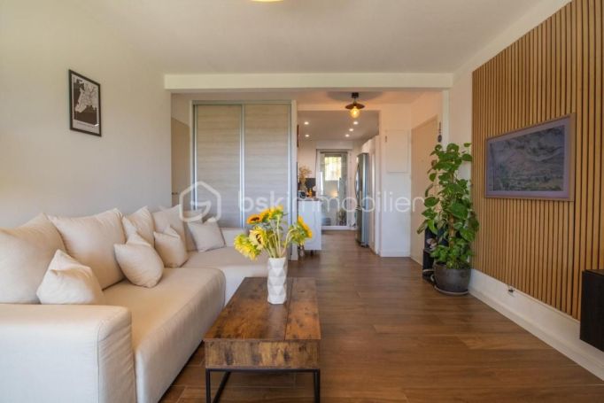 A louer APPARTEMENT DE PRESTIGE T3 62 M2 TERRASSE VUE MER LA SEYNE SUR MER