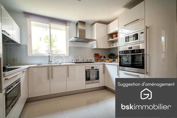 A louer APPARTEMENT T4 72 M2 BORD DE MER HYERES
