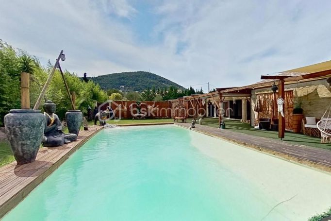 A louer MAISON  10 PIECES 254 M2  LA FARLEDE