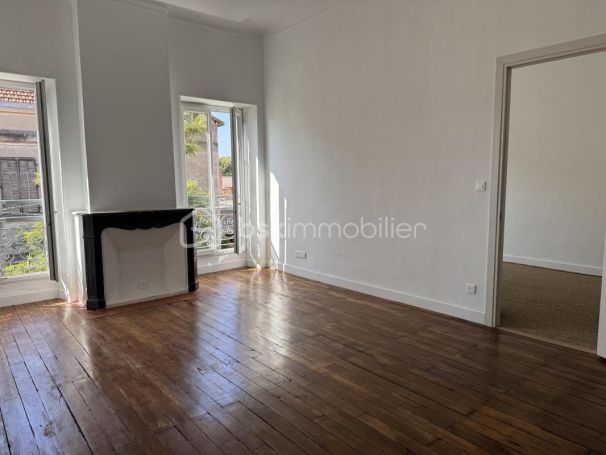 A louer APPARTEMENT T3 58 M2 BORD DE MER HYERES