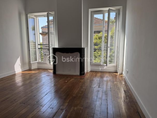 A louer APPARTEMENT T3 58 M2 BORD DE MER HYERES
