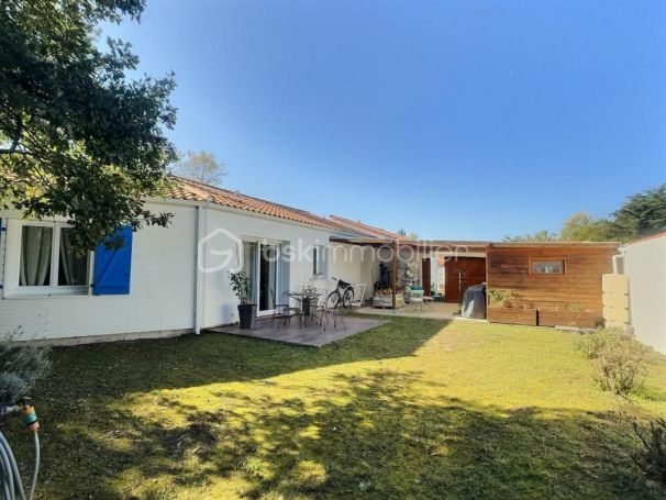 A vendre LONGèRE  6 PIECES 163 M2 BORD DE MER SAINT JEAN DE MONTS