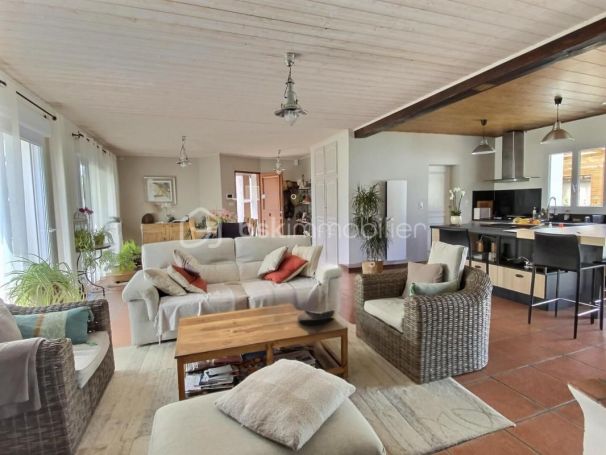 A vendre LONGèRE  6 PIECES 163 M2 BORD DE MER SAINT JEAN DE MONTS