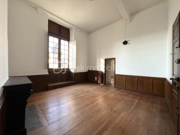 A louer APPARTEMENT T3 111 M2  PAU