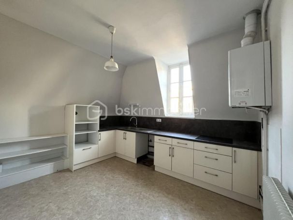A louer APPARTEMENT T3 111 M2  PAU