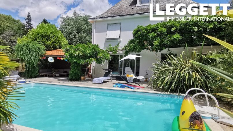 A louer MAISON  9 PIECES 195 M2  SAINT NICOLAS DE REDON