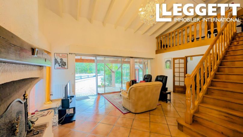 A louer MAISON  9 PIECES 215 M2  CARCASSONNE
